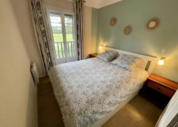 Maison Les Pieds Dans L'eau, Piscine Et à Pieds *